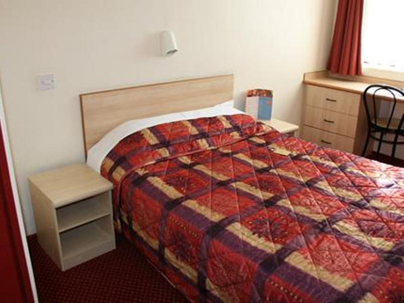 Manchester Hotel 3*