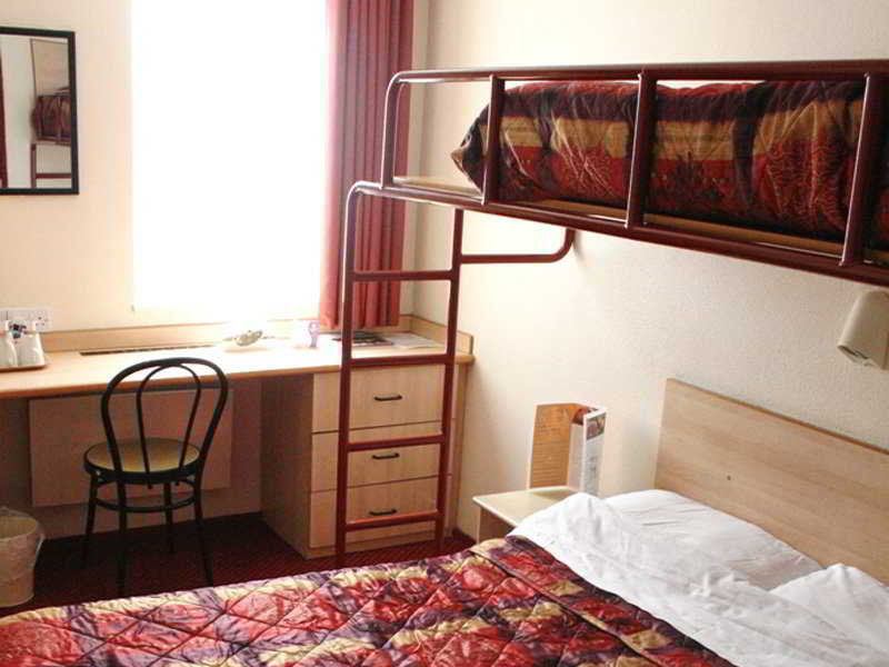 Manchester Hotel 3*